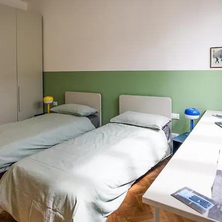 700mstazionecentraleampio Trilocale Con 2balconi Appartement