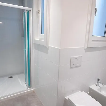 700mstazionecentraleampio Trilocale Con 2balconi Daire Trieste