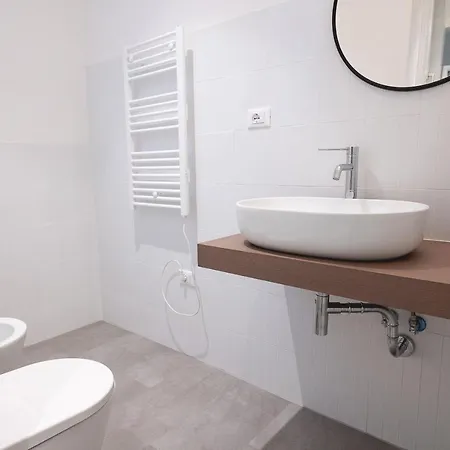 700mstazionecentraleampio Trilocale Con 2balconi